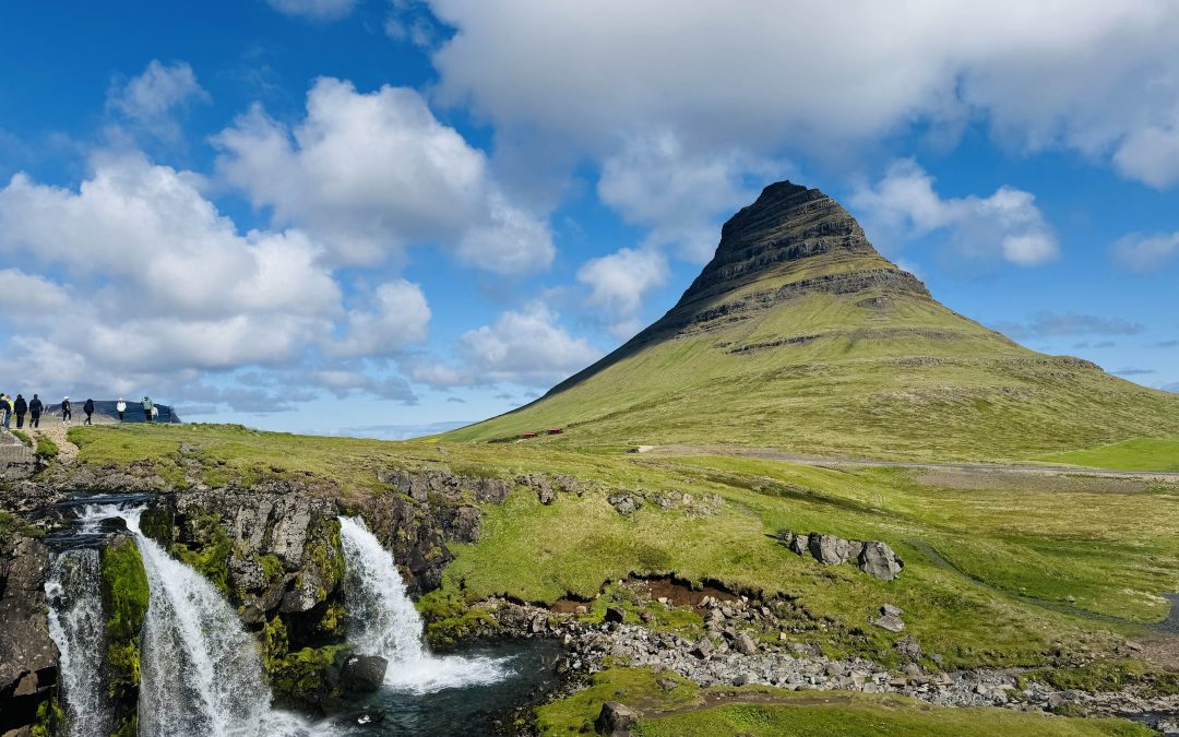 The Ultimate 10-Day Iceland Road Trip Itinerary for a Family of Six Adults